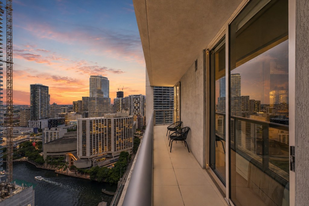 2 bedroom vacation apartment at Iconbrickell - Image 19