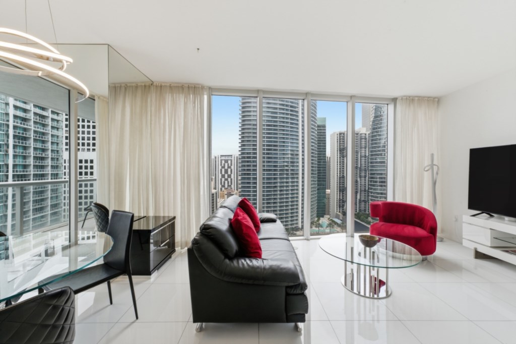 2 bedroom vacation apartment at Iconbrickell - Image 2