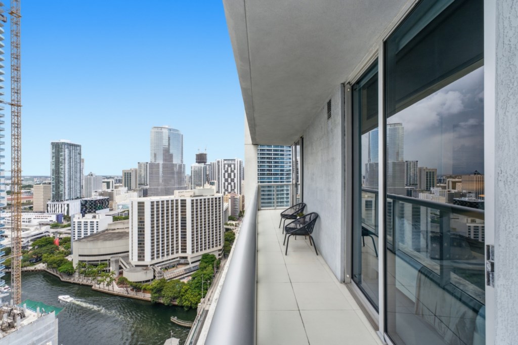2 bedroom vacation apartment at Iconbrickell - Image 21