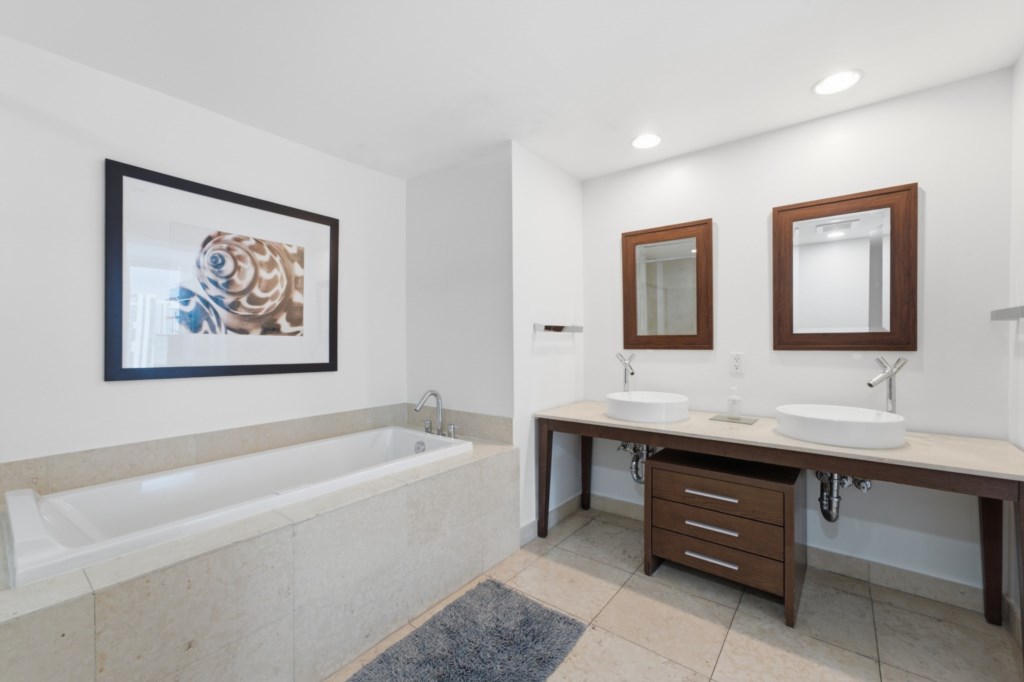 2 bedroom vacation apartment at Iconbrickell - Image 26