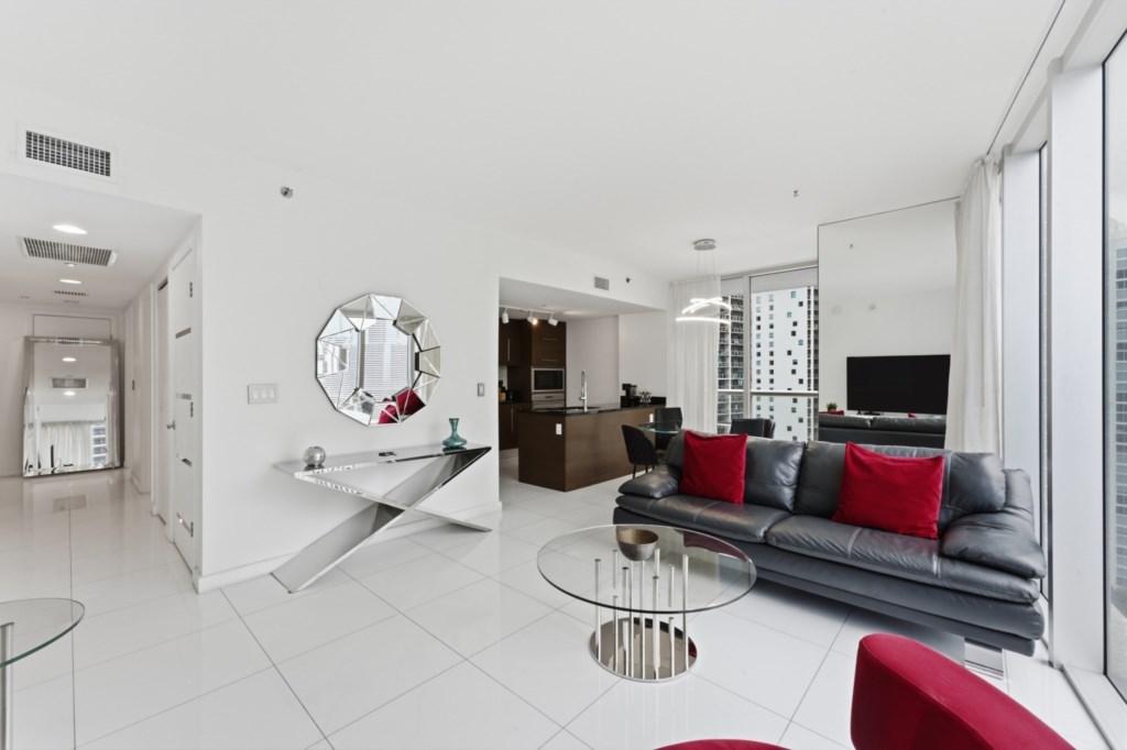 2 bedroom vacation apartment at Iconbrickell - Image 3