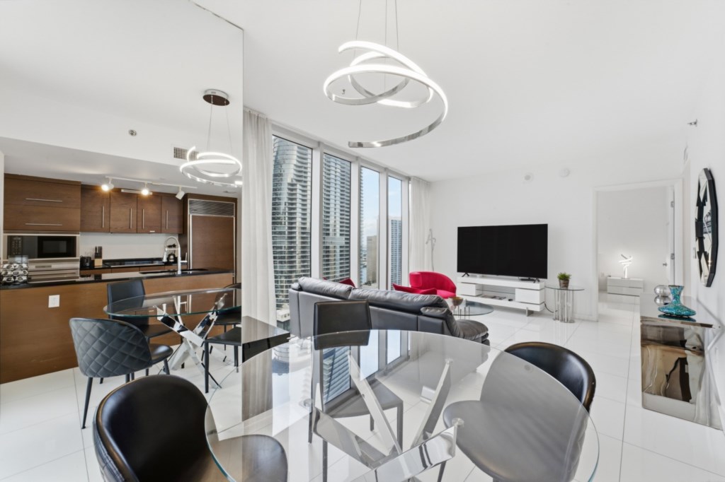 2 bedroom vacation apartment at Iconbrickell - Image 6