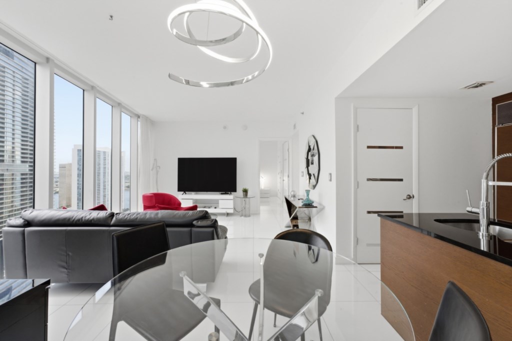 2 bedroom vacation apartment at Iconbrickell - Image 7
