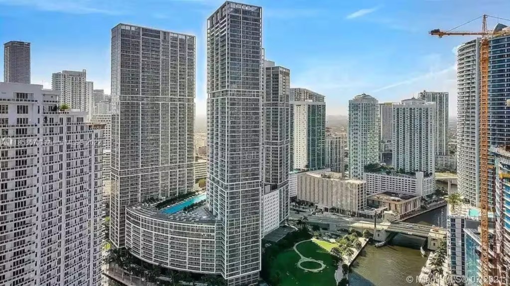 2 bedroom vacation apartment at Iconbrickell - Image 16