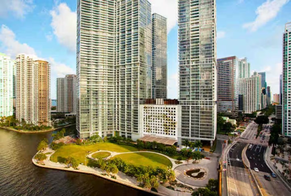 2 bedroom vacation apartment at Iconbrickell - Image 17