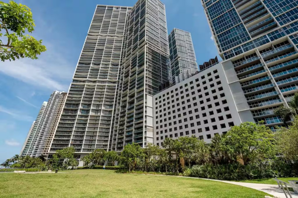 2 bedroom vacation apartment at Iconbrickell - Image 20