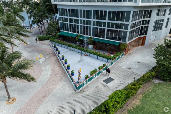 2 bedroom vacation apartment at Iconbrickell - Image 4