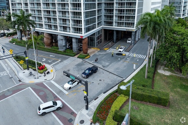 2 bedroom vacation apartment at Iconbrickell - Image 3