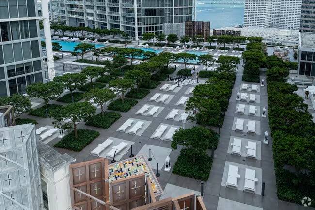 2 bedroom vacation apartment at Iconbrickell - Image 5