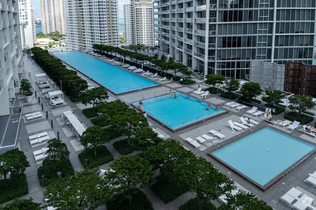 2 bedroom vacation apartment at Iconbrickell - Image 6