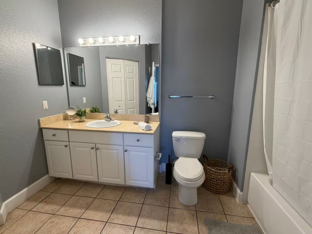 4 bedroom vacation townhouse at Lucaya Village - Image 15