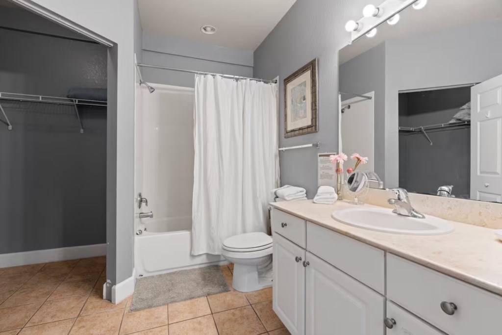 4 bedroom vacation townhouse at Lucaya Village - Image 16