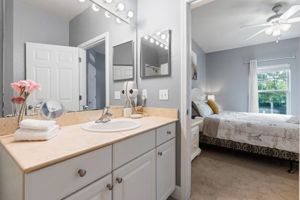 4 bedroom vacation townhouse at Lucaya Village - Image 17