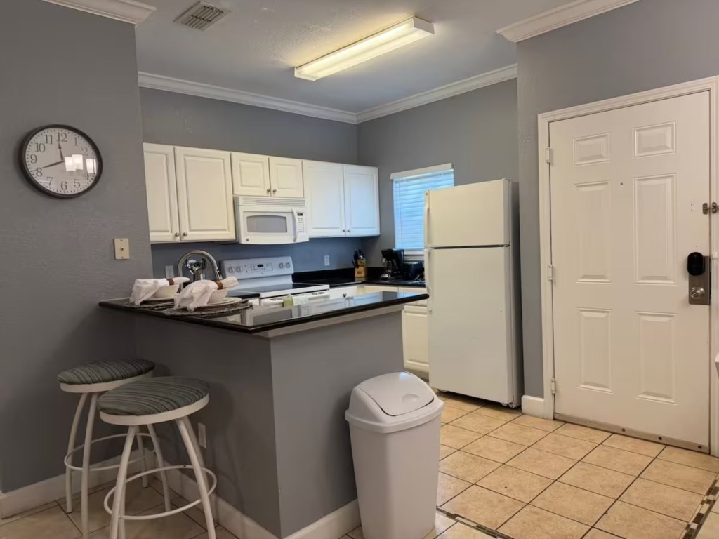 4 bedroom vacation townhouse at Lucaya Village - Image 9