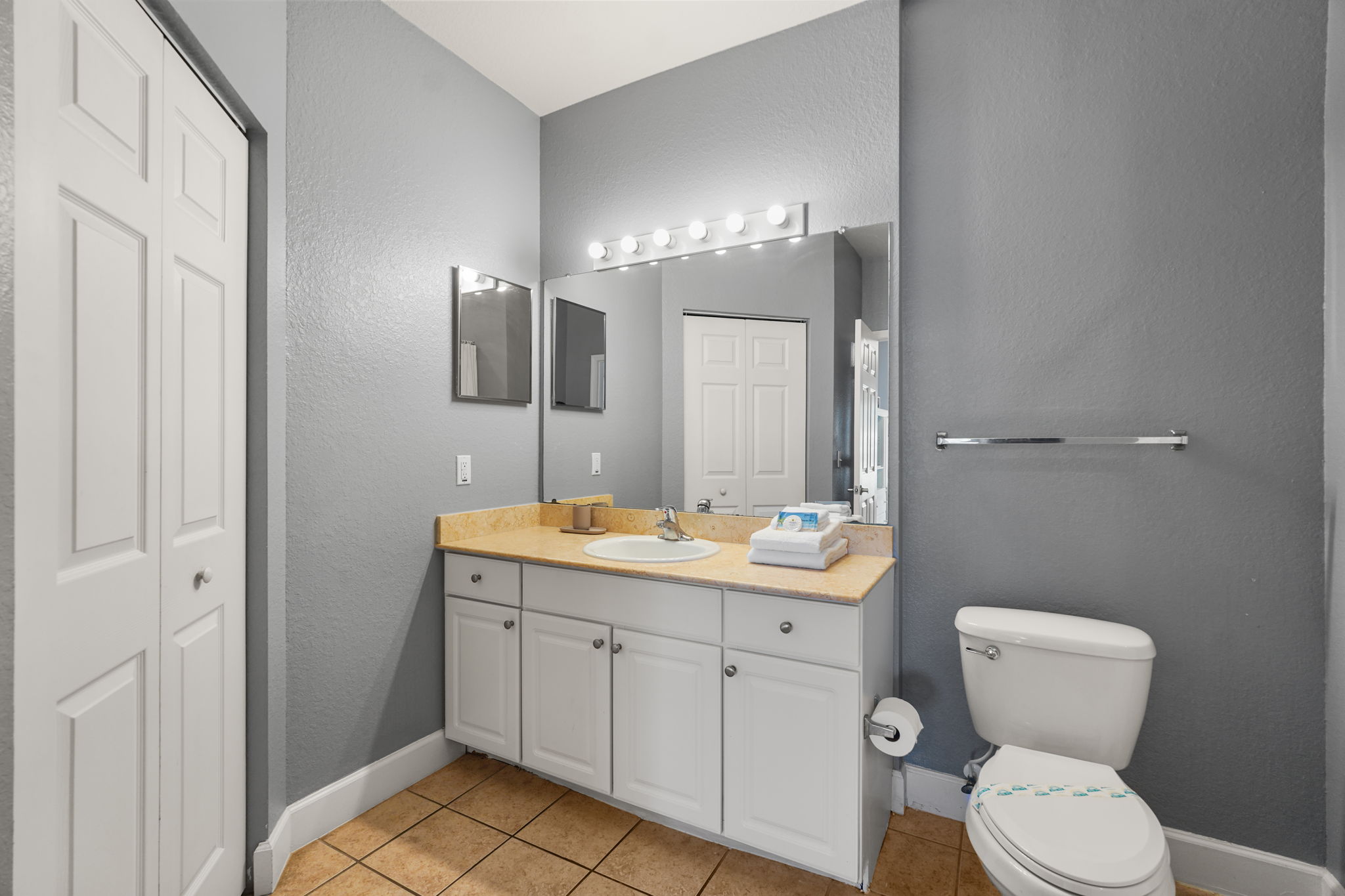 4 bedroom vacation townhouse at Lucaya Village - Image 25