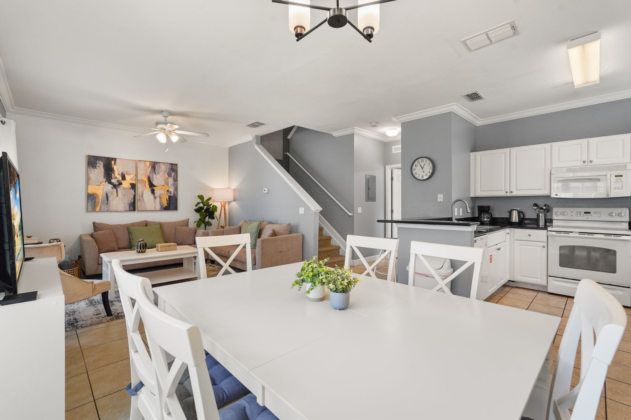 4 bedroom vacation townhouse at Lucaya Village - Image 4