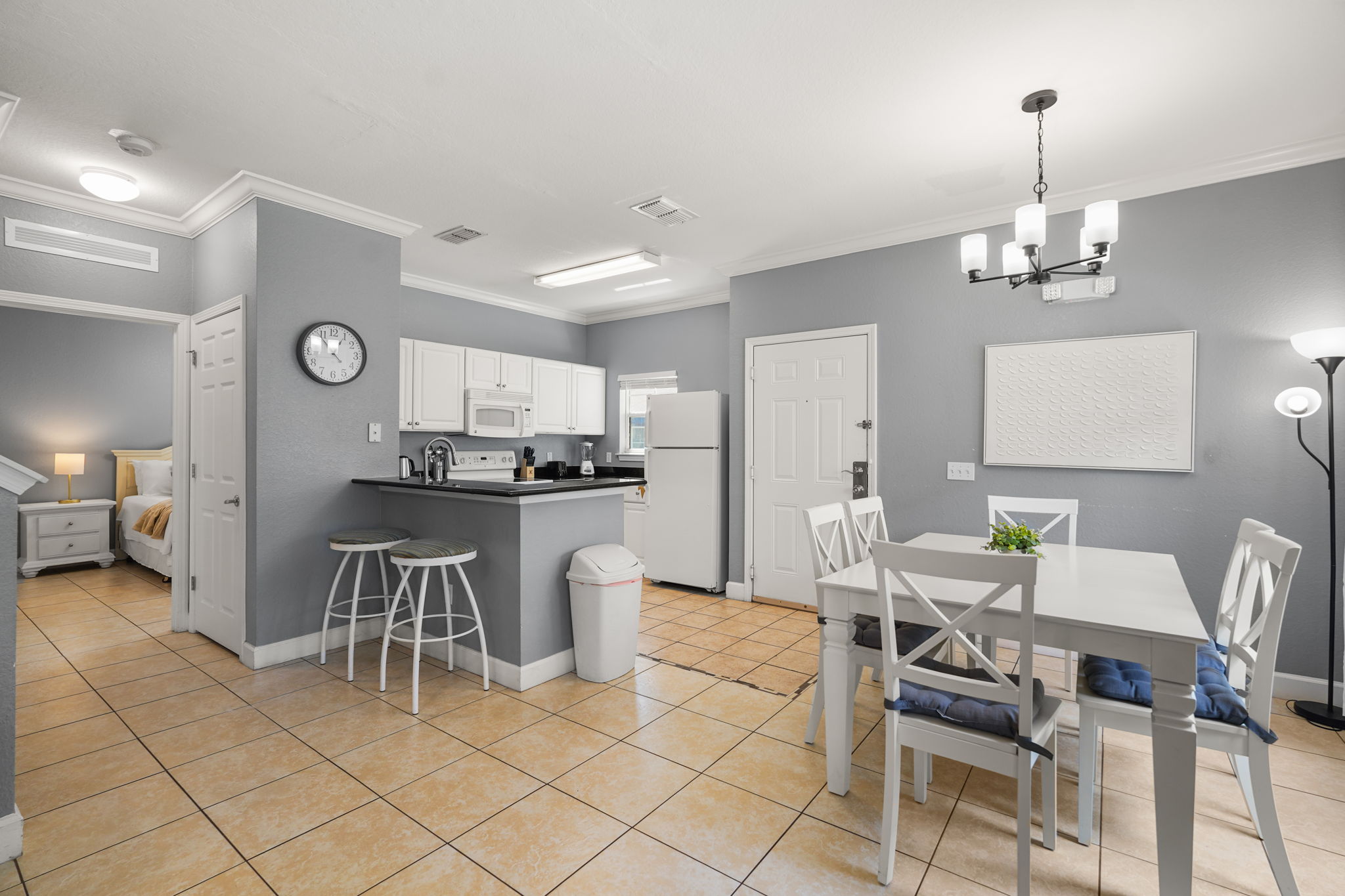 4 bedroom vacation townhouse at Lucaya Village - Image 5