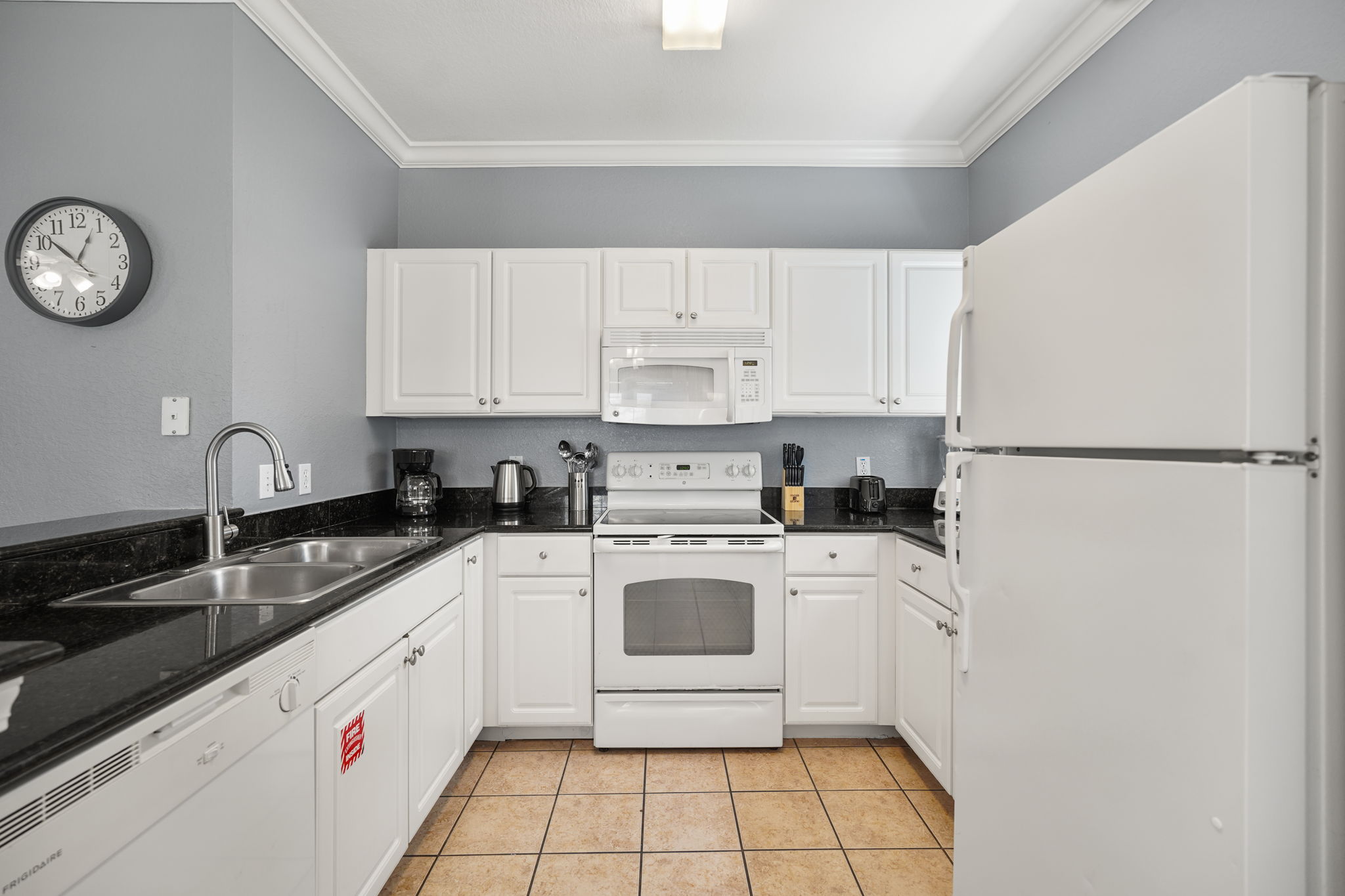 4 bedroom vacation townhouse at Lucaya Village - Image 9