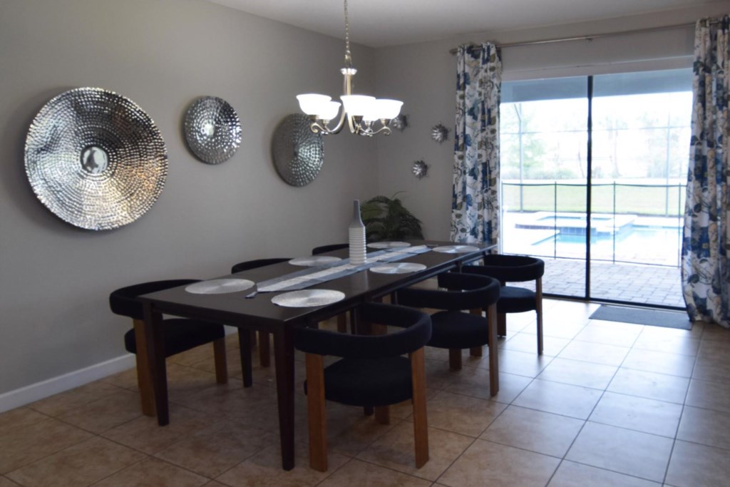 Dining1