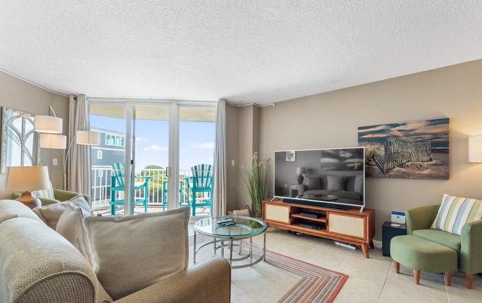 Living Room w balcony view