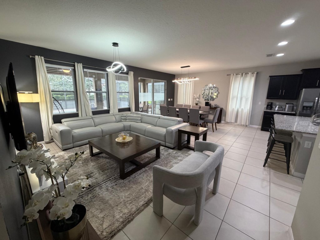 6 bedroom vacation house at Solterra - Image 1