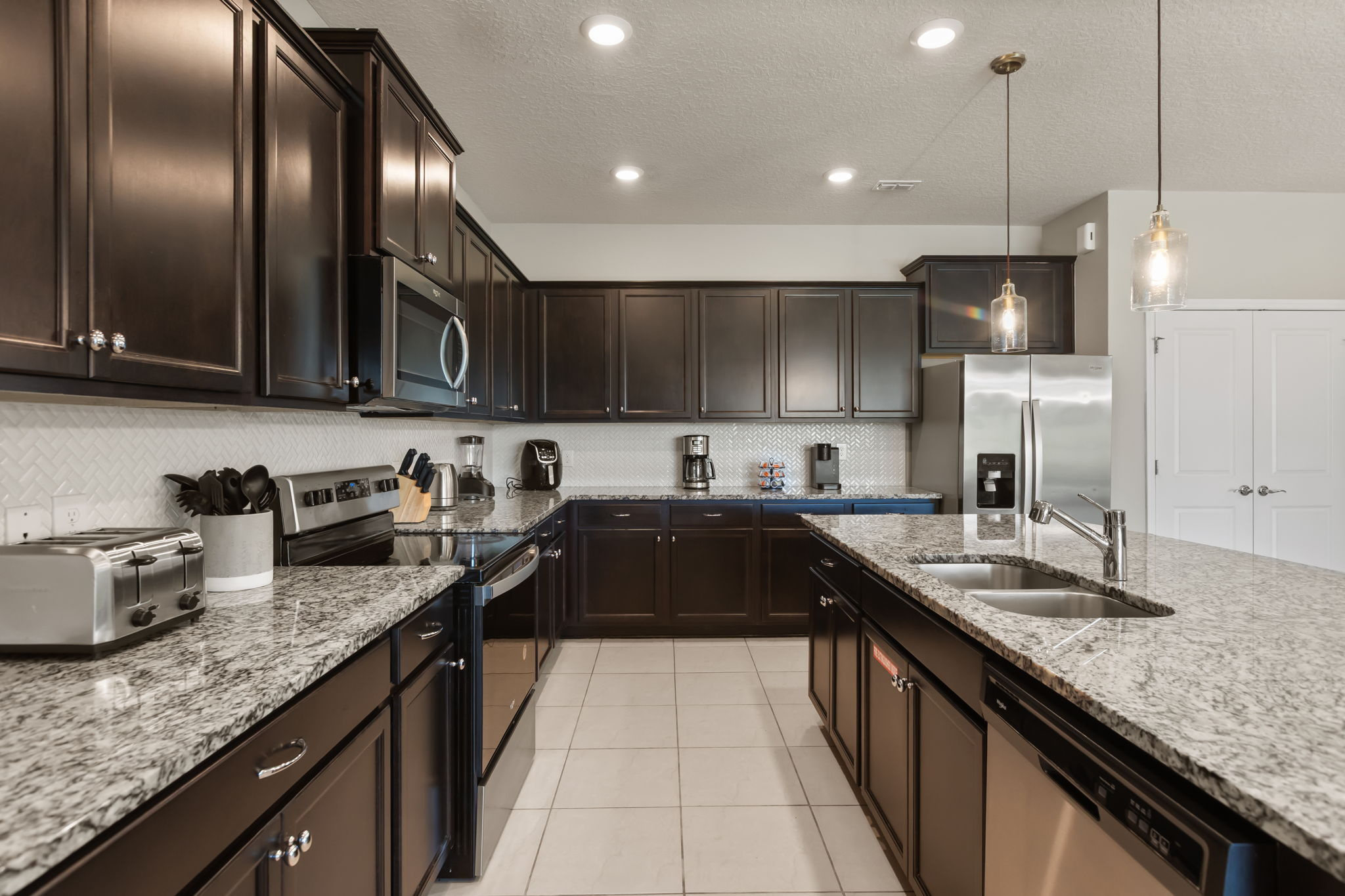 Kitchen — 4321 Lana Avenue, photo 17 of 108