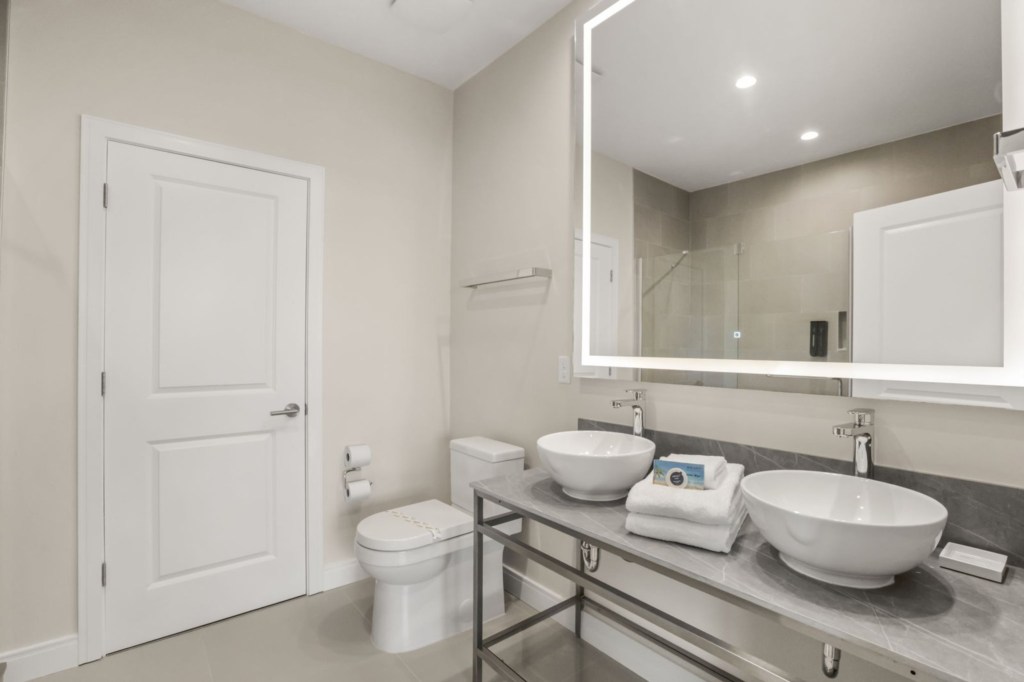 Bathroom — 5591 Positano Way, photo 25 of 33