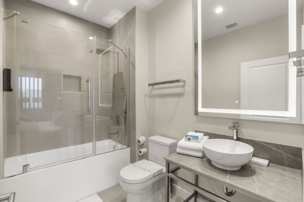 Bathroom — 5591 Positano Way, photo 28 of 33