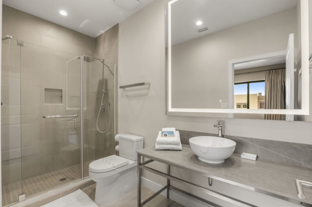 Bathroom — 5591 Positano Way, photo 29 of 33