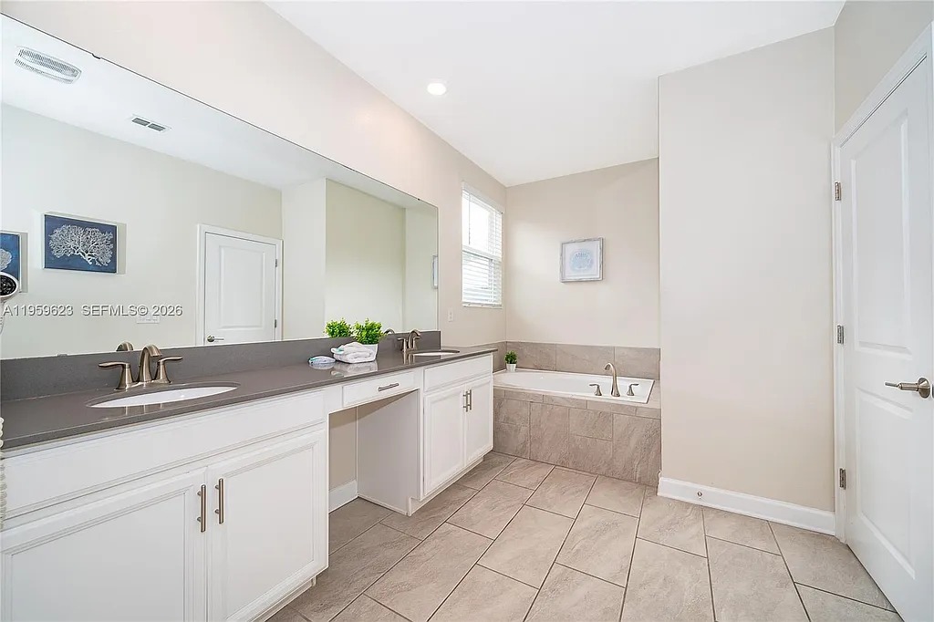 5 bedroom vacation house at Storey Lake - Image 32