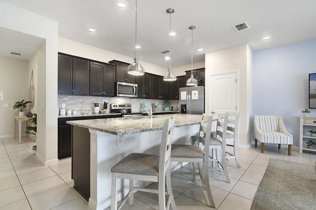 5 bedroom vacation townhouse at Windsor Island Resort - Image 4