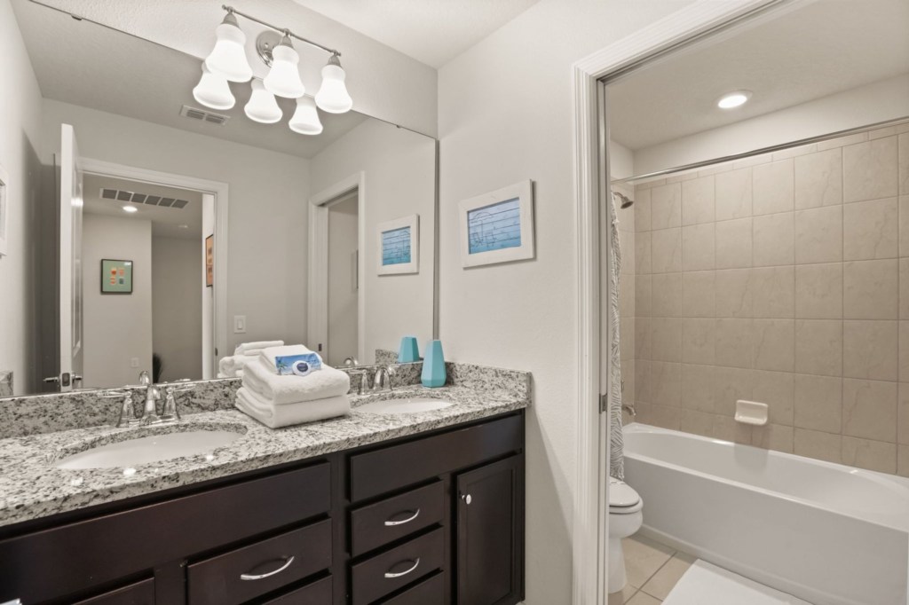 Bathroom — 131 Jetty Way, photo 32 of 78