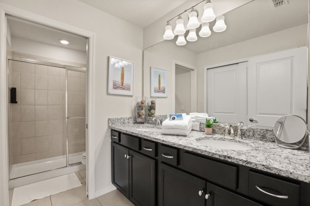 Bathroom — 131 Jetty Way, photo 34 of 78