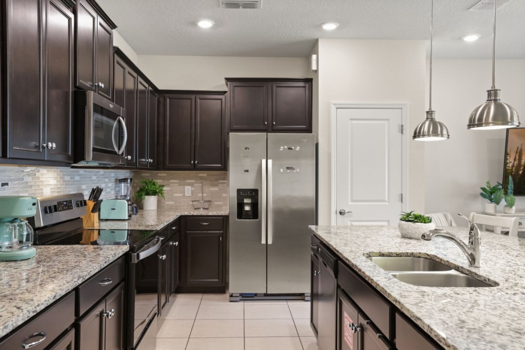 Kitchen — 131 Jetty Way, photo 12 of 78