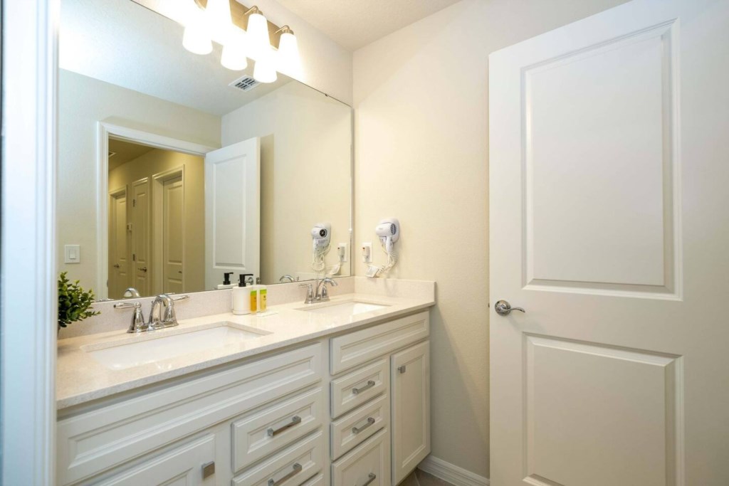 5 bedroom vacation townhouse at Windsor Cay - Image 63