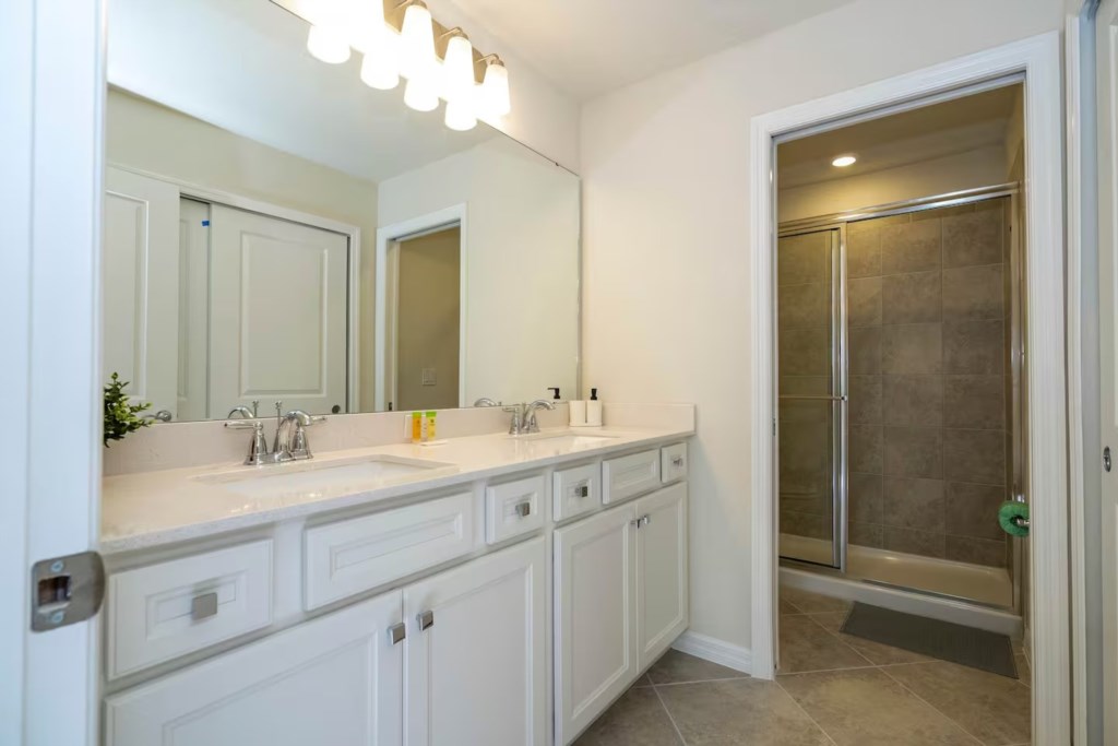 5 bedroom vacation townhouse at Windsor Cay - Image 64