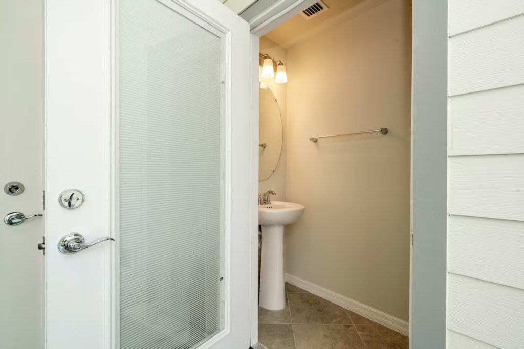 5 bedroom vacation townhouse at Windsor Cay - Image 68