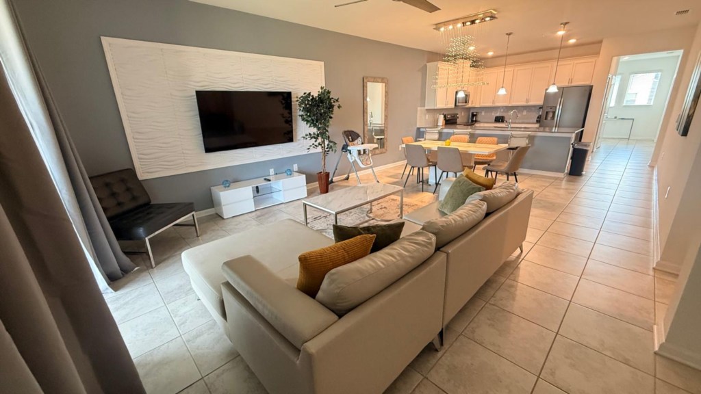 Living area — 1115 Challenge Drive, photo 3 of 31