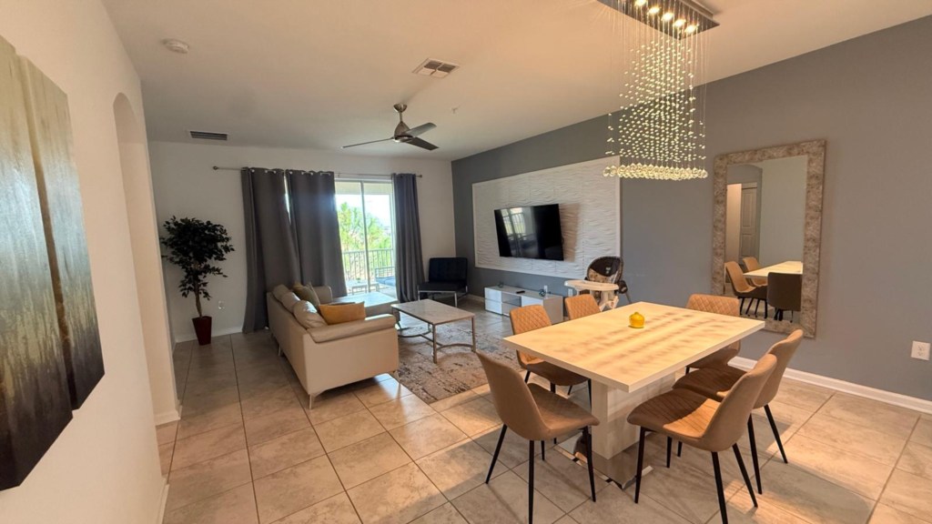 Dining area — 1115 Challenge Drive, photo 4 of 31