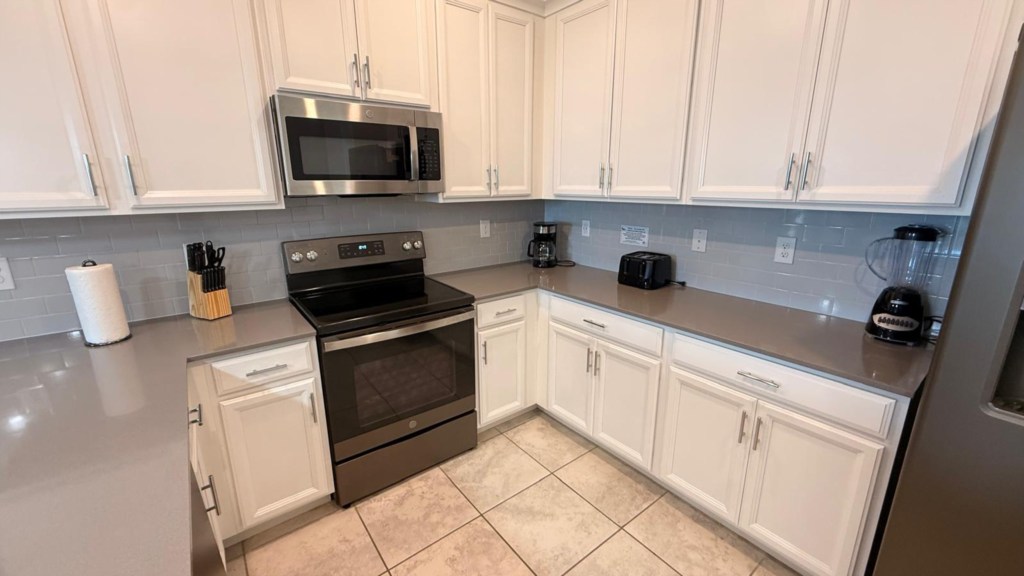 Kitchen — 1115 Challenge Drive, photo 5 of 31