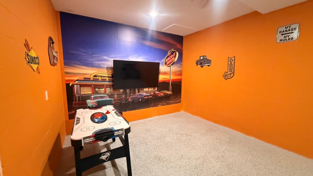 Game room — 1115 Challenge Drive, photo 13 of 31