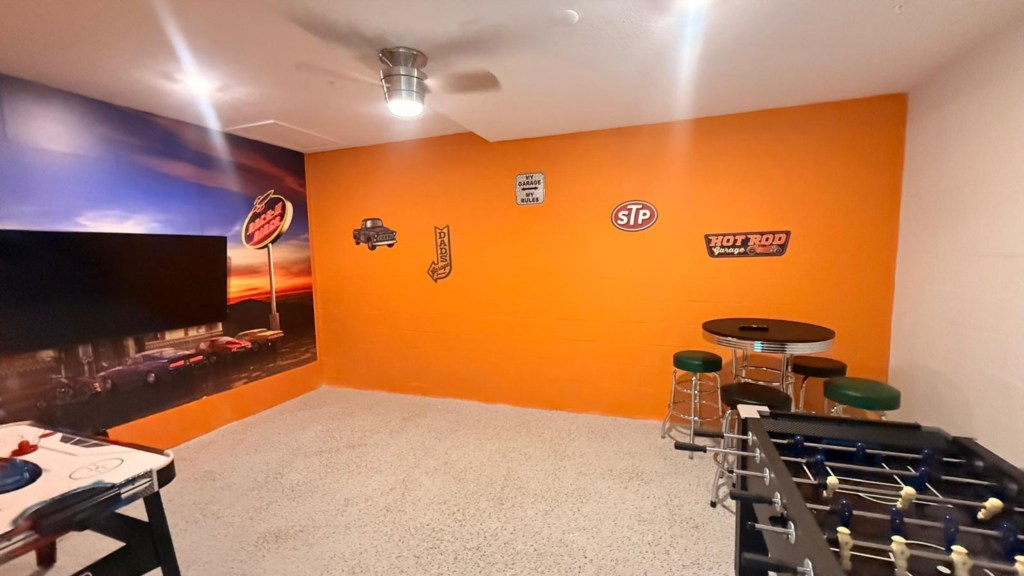 Game room — 1115 Challenge Drive, photo 14 of 31