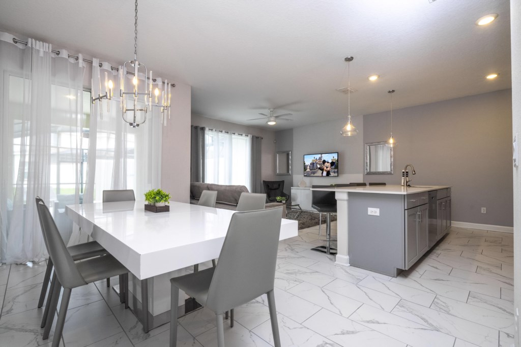 Open floor concept kitchen & dining