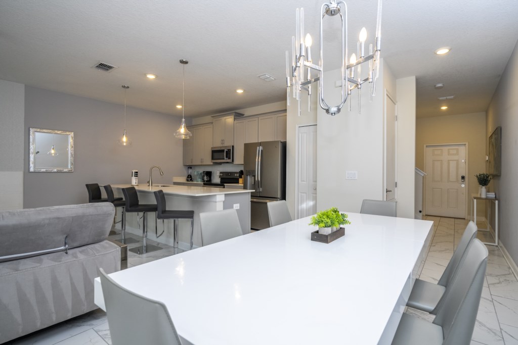 Open floor concept kitchen & dining