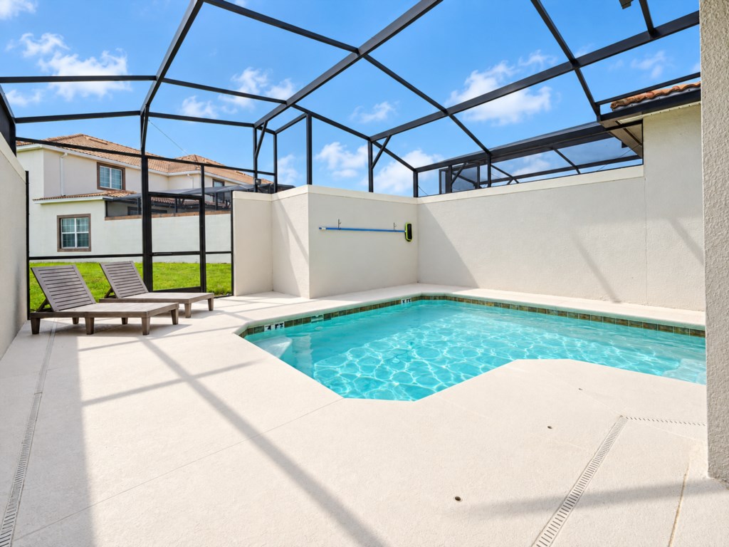 Private pool - pool heat available for $35 per night, min of 3 consecutive nights