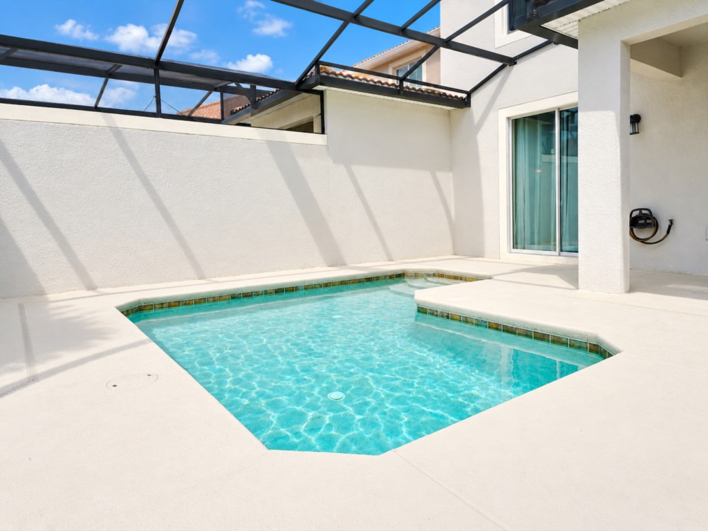 Private pool - pool heat available for $35 per night, min of 3 consecutive nights
