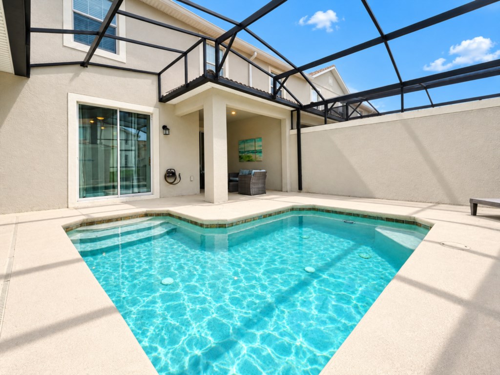 Private pool - pool heat available for $35 per night, min of 3 consecutive nights