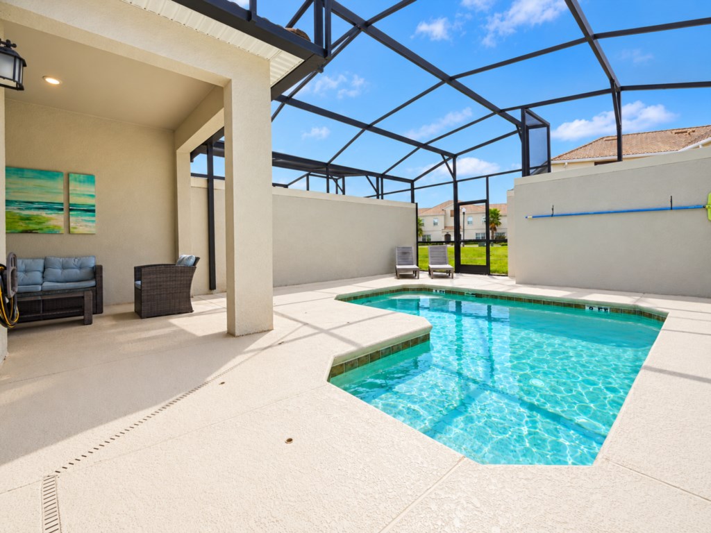 Private pool - pool heat available for $35 per night, min of 3 consecutive nights
