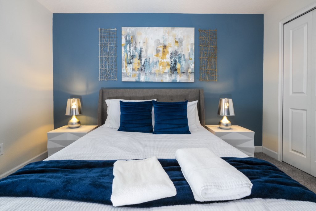 Guest bedroom w/ Queen size bed 