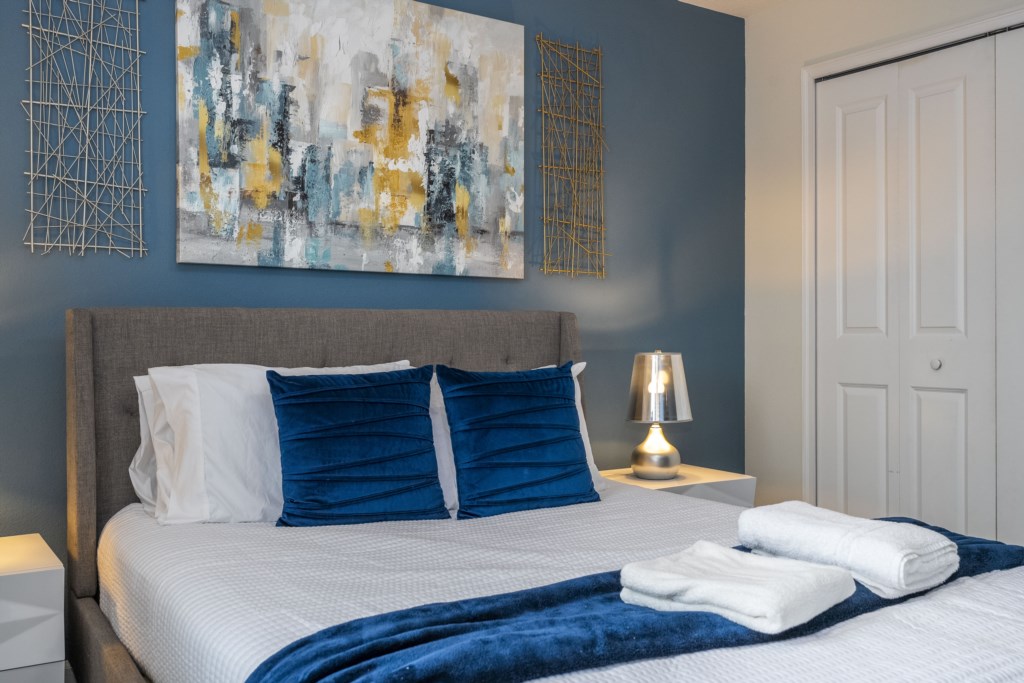 Guest bedroom w/ Queen size bed 